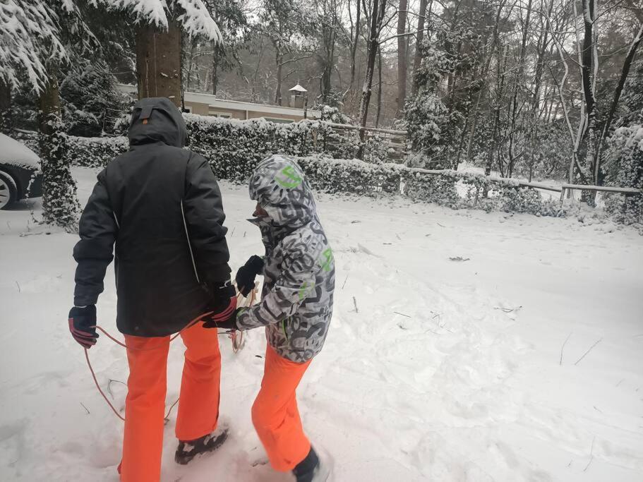 Kindvriendelijke Bungalow In Het Bos Bij Zwemmeer. Vilsteren المظهر الخارجي الصورة