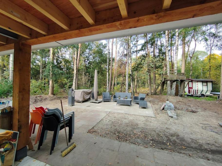 Kindvriendelijke Bungalow In Het Bos Bij Zwemmeer. Vilsteren المظهر الخارجي الصورة