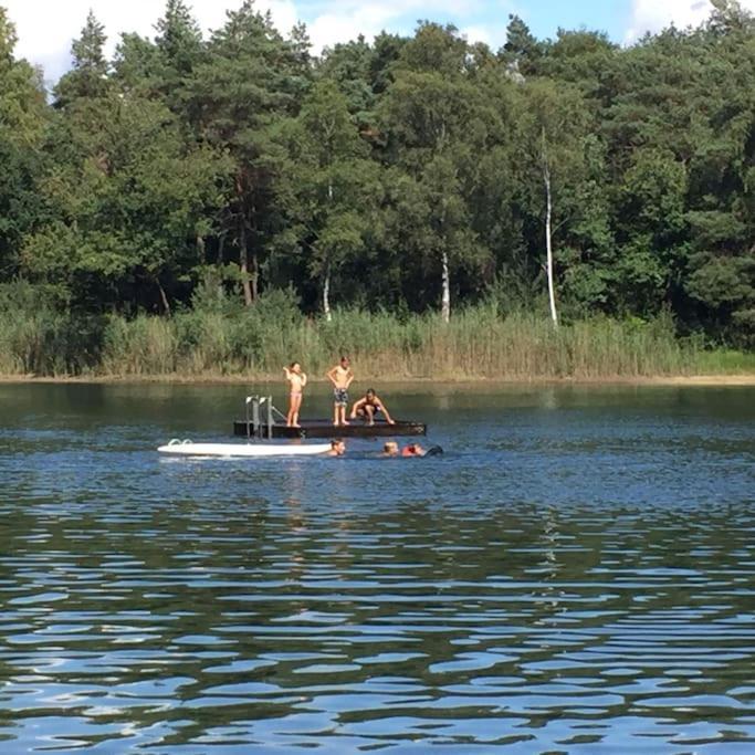 Kindvriendelijke Bungalow In Het Bos Bij Zwemmeer. Vilsteren المظهر الخارجي الصورة
