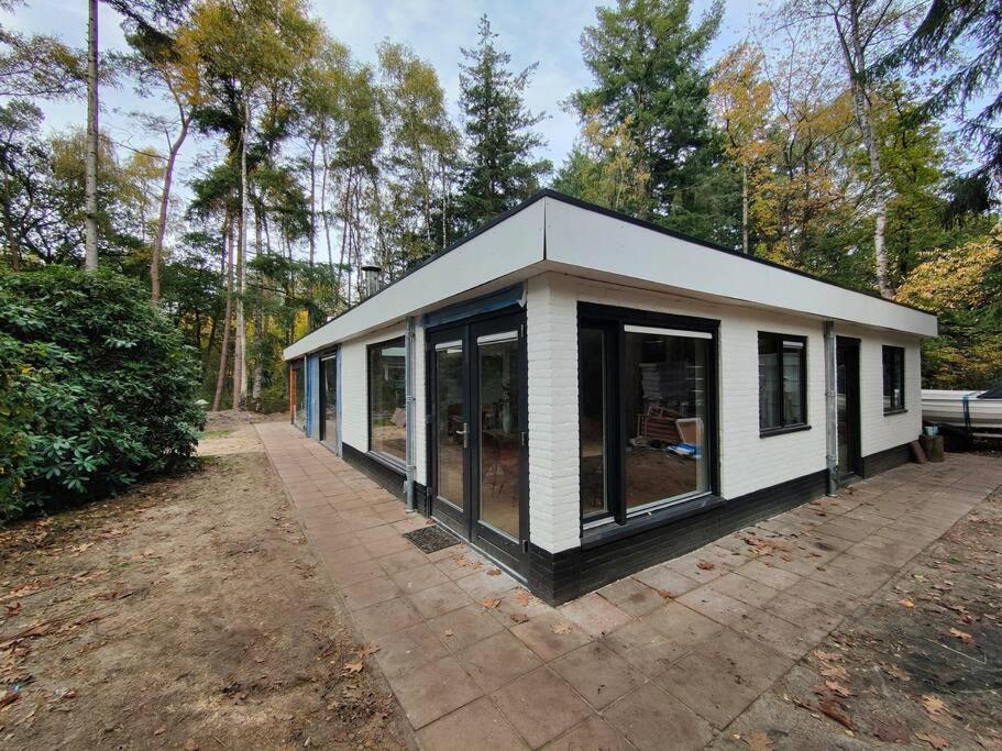 Kindvriendelijke Bungalow In Het Bos Bij Zwemmeer. Vilsteren المظهر الخارجي الصورة