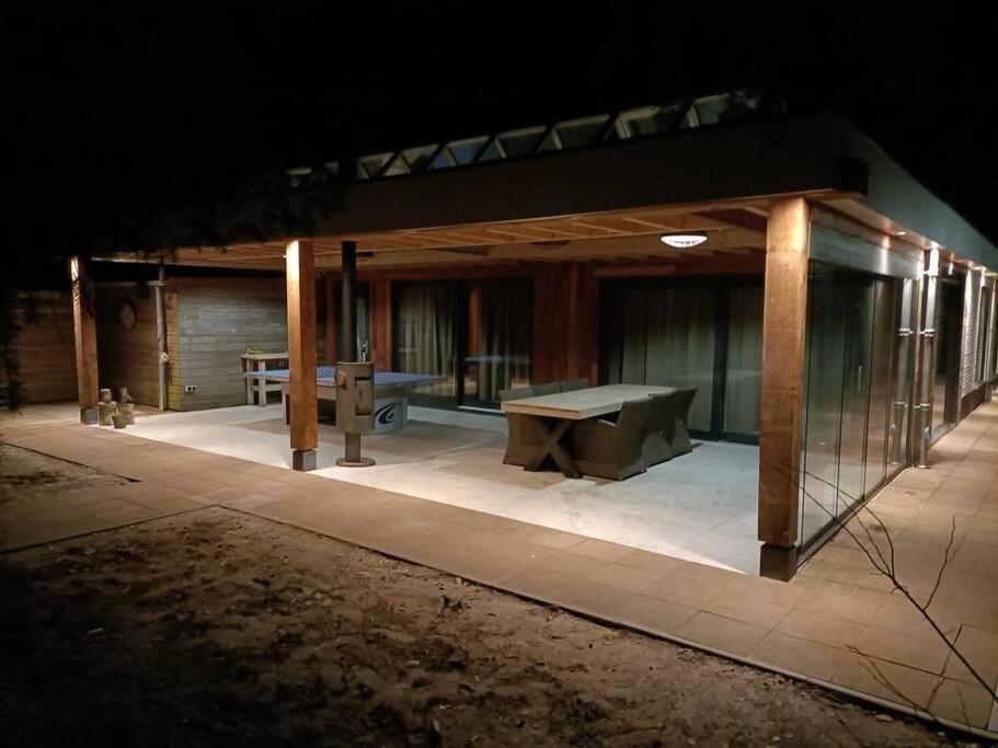 Kindvriendelijke Bungalow In Het Bos Bij Zwemmeer. Vilsteren المظهر الخارجي الصورة