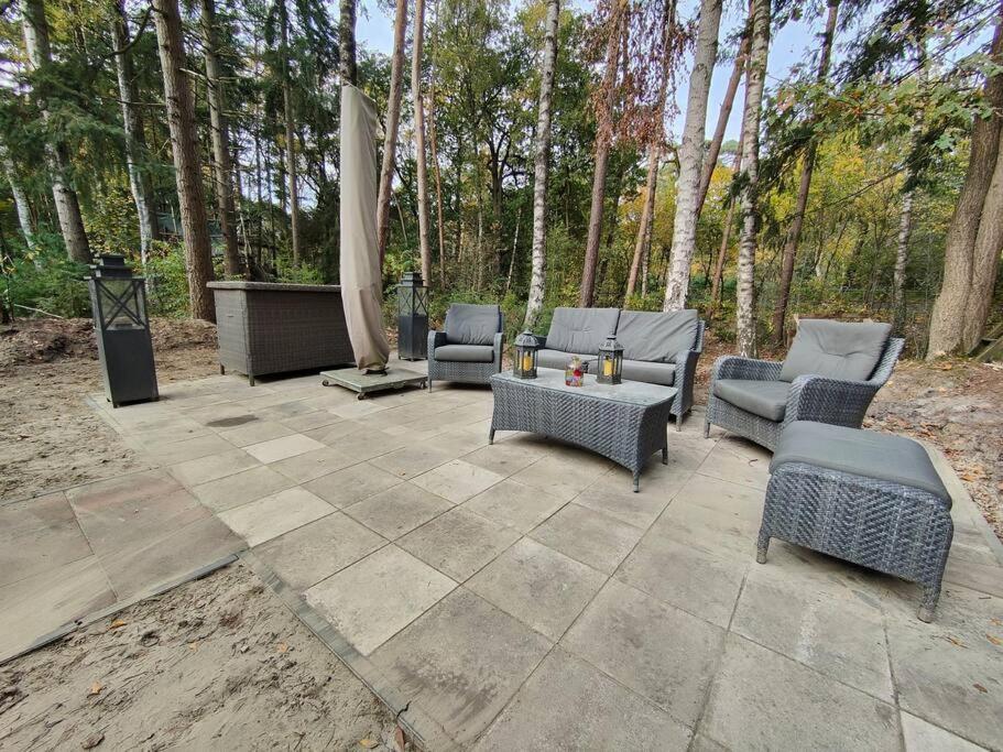 Kindvriendelijke Bungalow In Het Bos Bij Zwemmeer. Vilsteren المظهر الخارجي الصورة